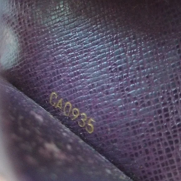 Louis Vuitton Epi Leather Key Wallet - Picture 3 of 8